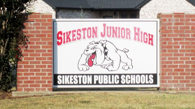Sikeston Junior High School sign